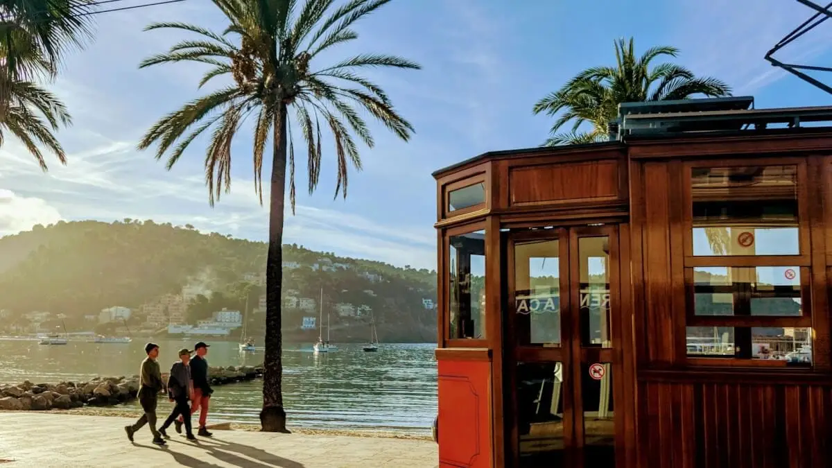 Vilka turistorter på Mallorca når man bäst med en hyrbil? illustration